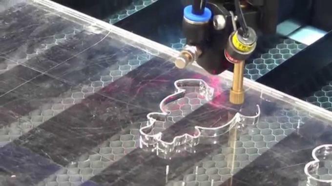 últimas noticias de la compañía sobre Cómo utilizar un cortador láser de CO2 para láminas acrílicas 2